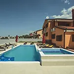 Villa In With Sea Pula