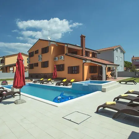 Modern In With Private Swimming Pool *