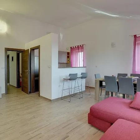 Modern In With Private Swimming Pool Villa *