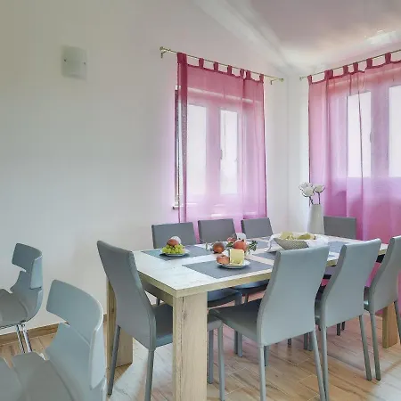 Modern In With Private Swimming Pool * Pula