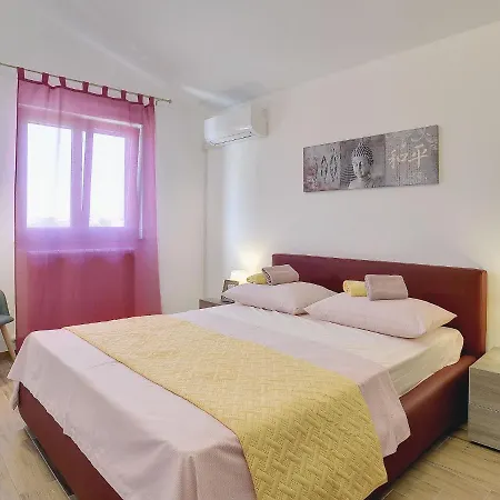 Modern In With Private Swimming Pool Villa