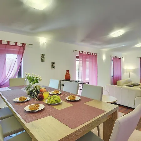 Modern In With Private Swimming Pool *