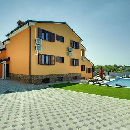 Modern In With Private Swimming Pool Villa *
