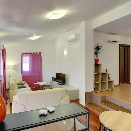 Modern In With Private Swimming Pool Villa Pula