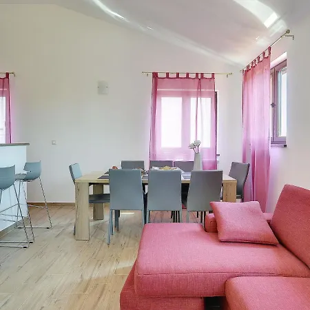 Modern In With Private Swimming Pool Villa *