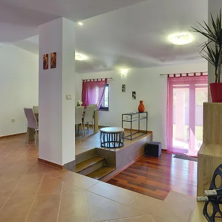 Modern In With Private Swimming Pool * Pula