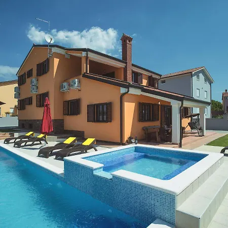 Modern In With Private Swimming Pool Villa
