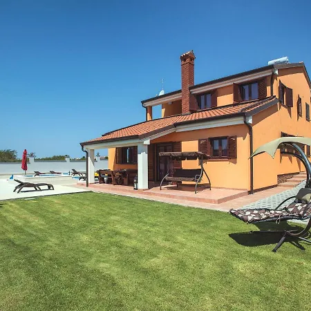 Modern In With Private Swimming Pool *