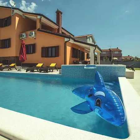 Villa Modern In With Private Swimming Pool Pula
