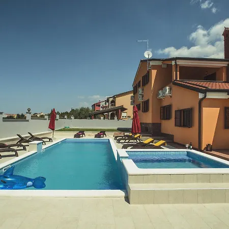 Villa Modern In With Private Swimming Pool Pula