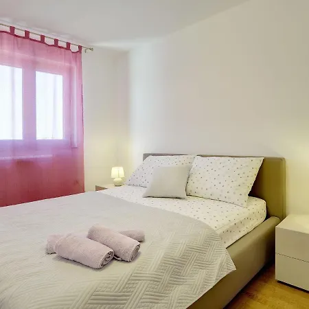 Modern In With Private Swimming Pool Villa