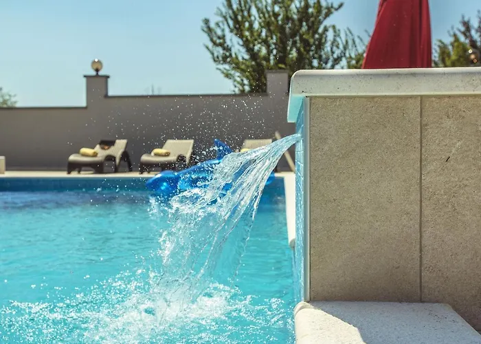 Villa In With Sea Pula